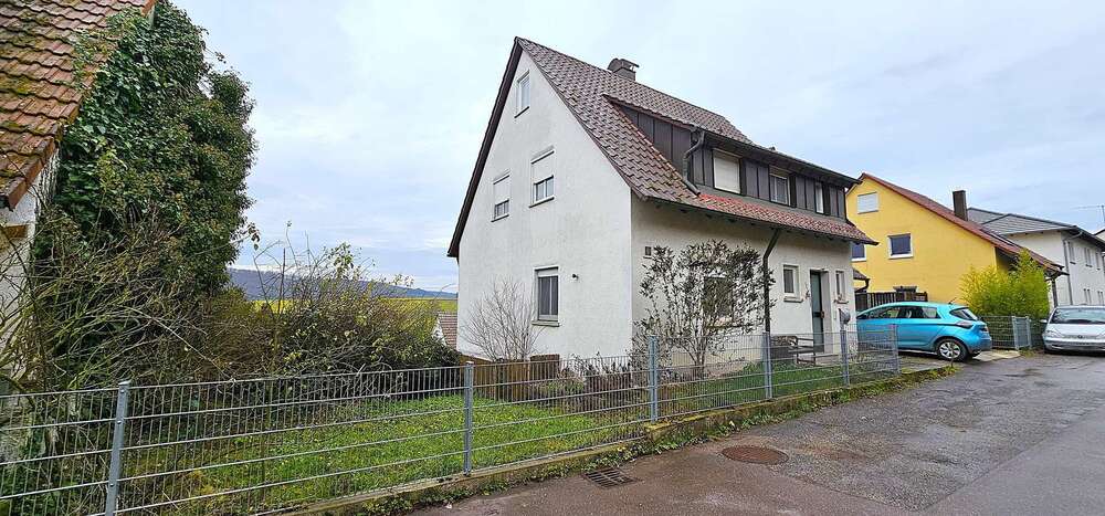 Haus zum Kaufen in Sachsenheim-Ochsenbach 350.000 € 130 m² 5 zimmer