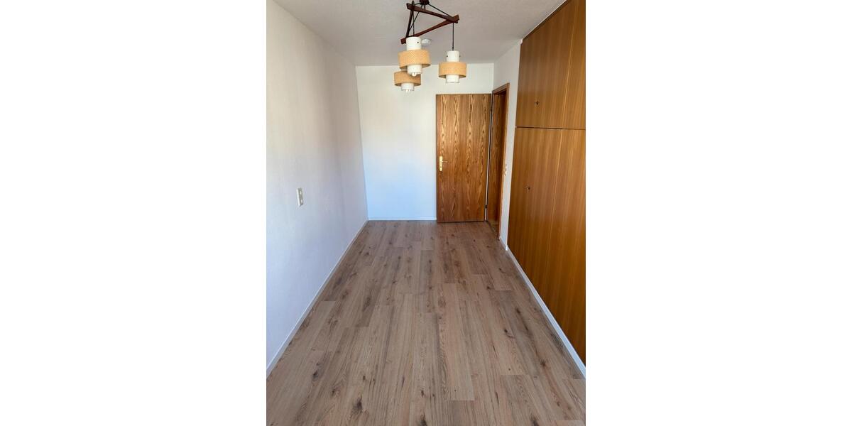 Etagenwohnung Rutesheim - 5 Zimmer, 123 m&sup2;, 1.350&euro; | Angebot:25760632