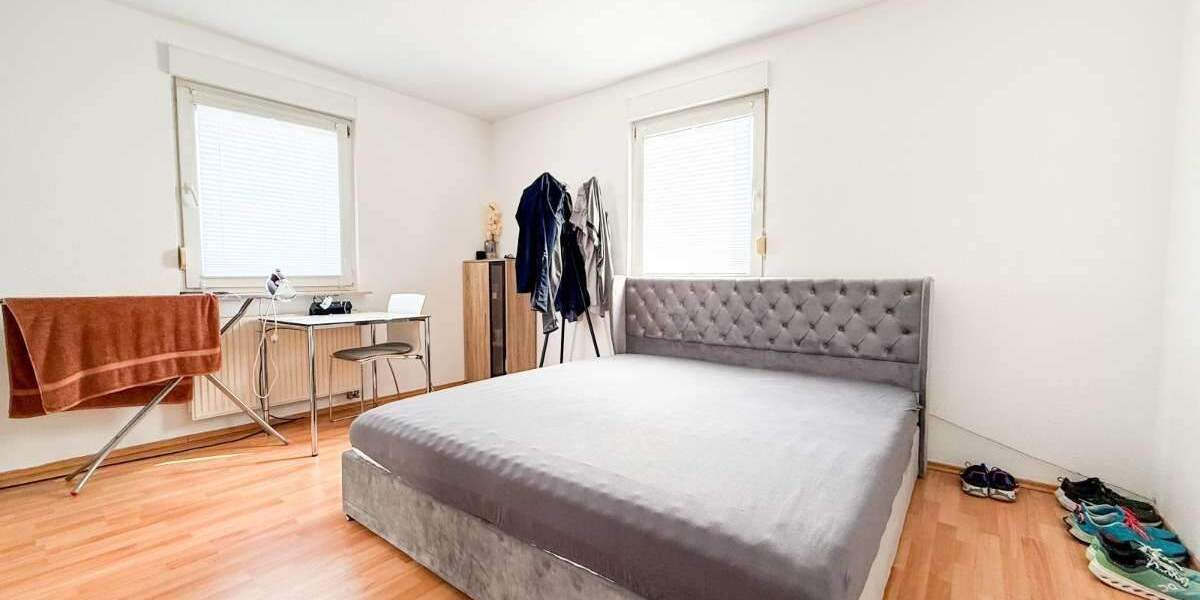 Modernisiertes 4-Familienhaus fußläufig zur S-Bahn 1 zimmer