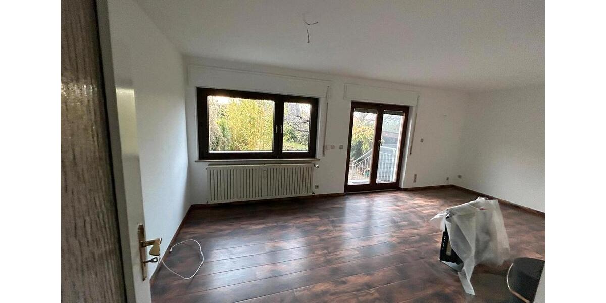 2 Zimmer Erdgeschoss Wohnung mit Garten zimmer