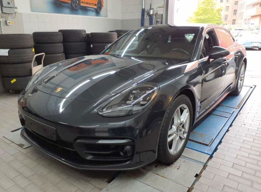 Porsche Panamera 57.562 km 79.700 € Gerlingen 70839