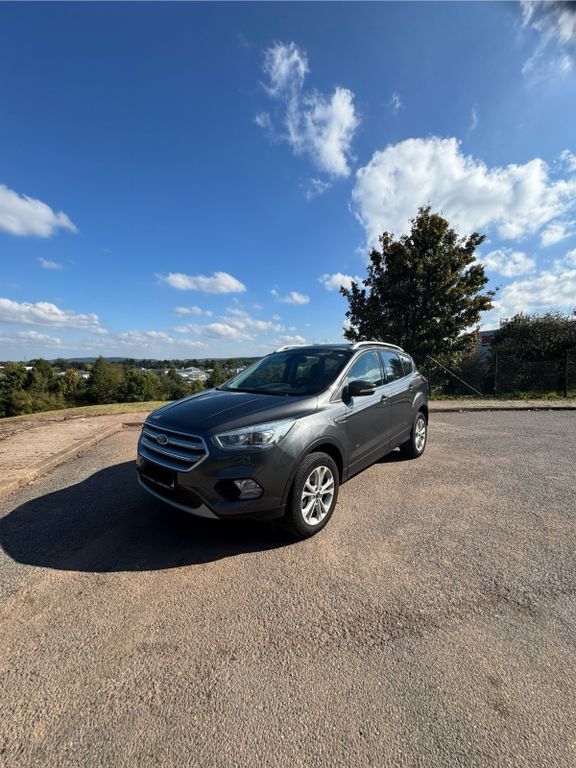 Ford Kuga 45.500 km 17.490 € Keltern 75210