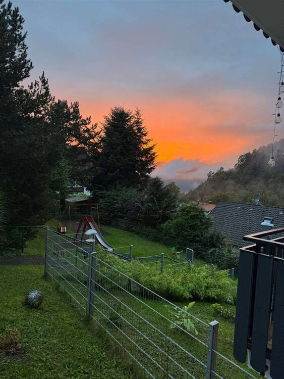 Vielseitiges Einfamilienhaus in idyllischer Lage - perfekt für Familien oder mehrere Generationen