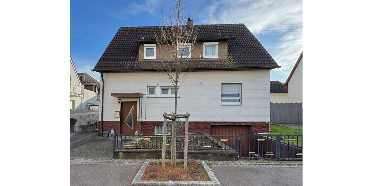 Modernisiertes Ein- Zweifamilienhaus mit Garten 5 zimmer