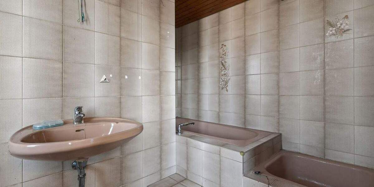 Mehrfamilienhaus, Wohnhaus Karlsbad / Auerbach Auerbach - 6 Zimmer, 153 m&sup2;, 195.000&euro; | Angebot:25425143