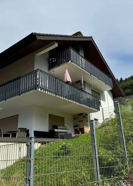 Vielseitiges Einfamilienhaus in idyllischer Lage - perfekt für Familien oder mehrere Generationen