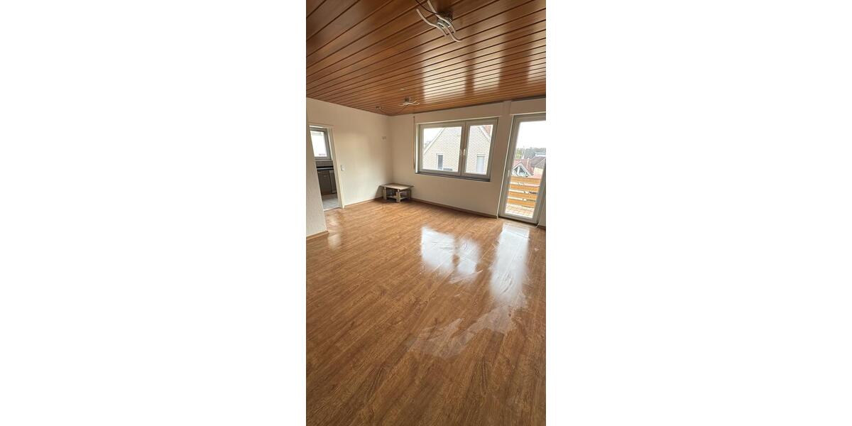 Etagenwohnung Sachsenheim - 3 Zimmer, 75 m&sup2;, 1.200&euro; | Angebot:25612985