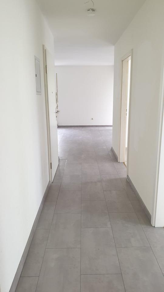 2 Zi-Wohn. (Erweiterung zur 3 Zi-Wohnung (100 qm) möglich)