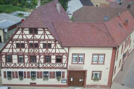 Haus zum Kaufen in Königsbach 745.000 € 327 m² 10 zimmer