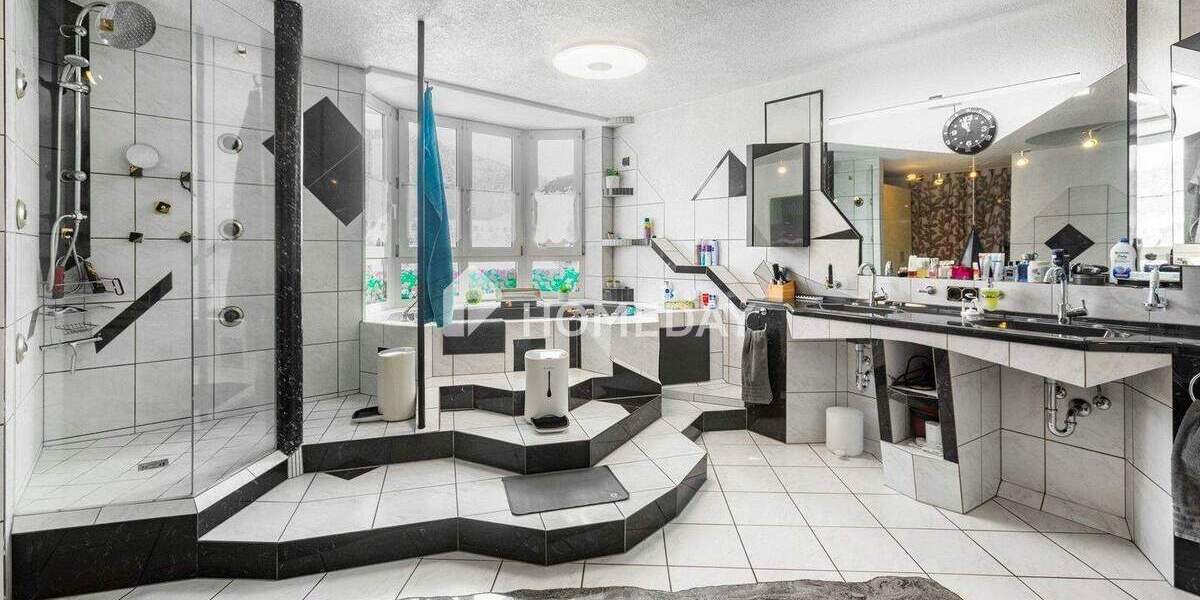 Exklusives Einfamilienhaus mit gehobener Ausstattung und außergewöhnlichem Charme 4 zimmer