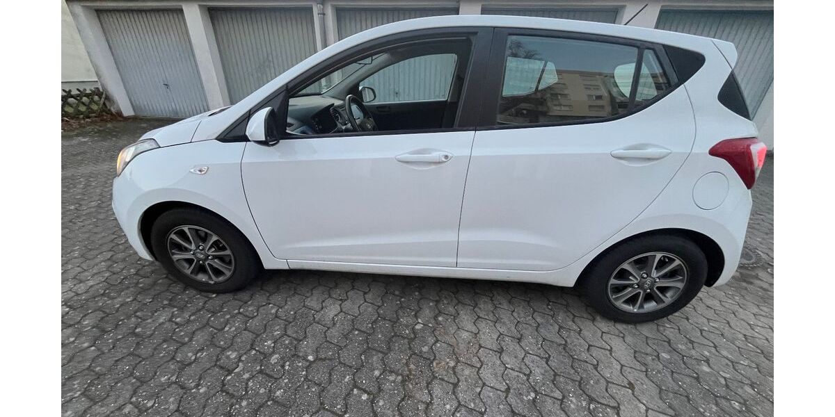 Hyundai i10 26.800 km 7.999 &euro; Stutensee 76297