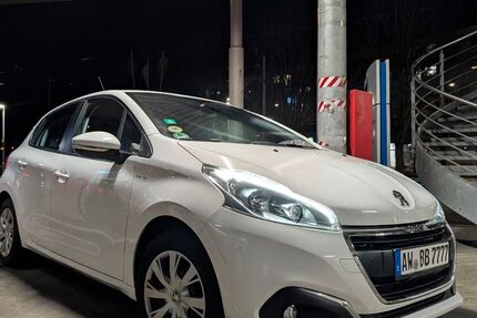 Peugeot 208 84.000 km 7.400 &euro; Karlsruhe 76131