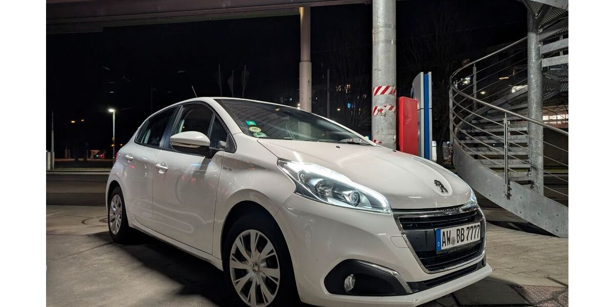 Peugeot 208 84.000 km 7.400 &euro; Karlsruhe 76131