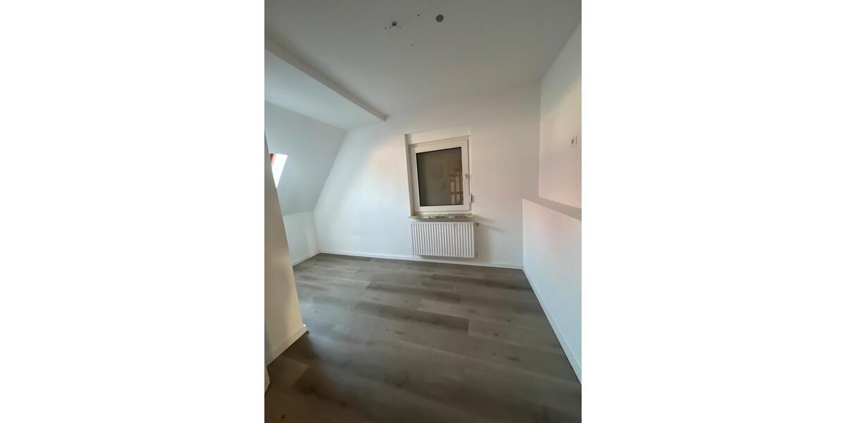 Geräumige DoppelhaushälfteMehrgenerationenhaus in Flehingen 9 zimmer