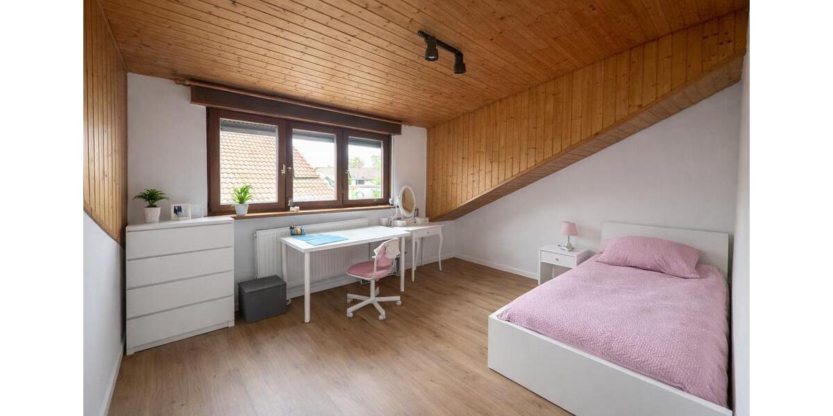 Dachgeschoßwohnung Stutensee - 3 Zimmer, 85 m&sup2;, 1.050&euro; | Angebot:26323349