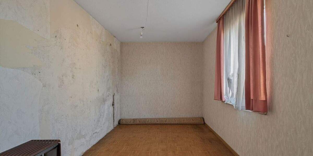 Mehrfamilienhaus, Wohnhaus Karlsbad / Auerbach Auerbach - 6 Zimmer, 153 m&sup2;, 195.000&euro; | Angebot:25425143