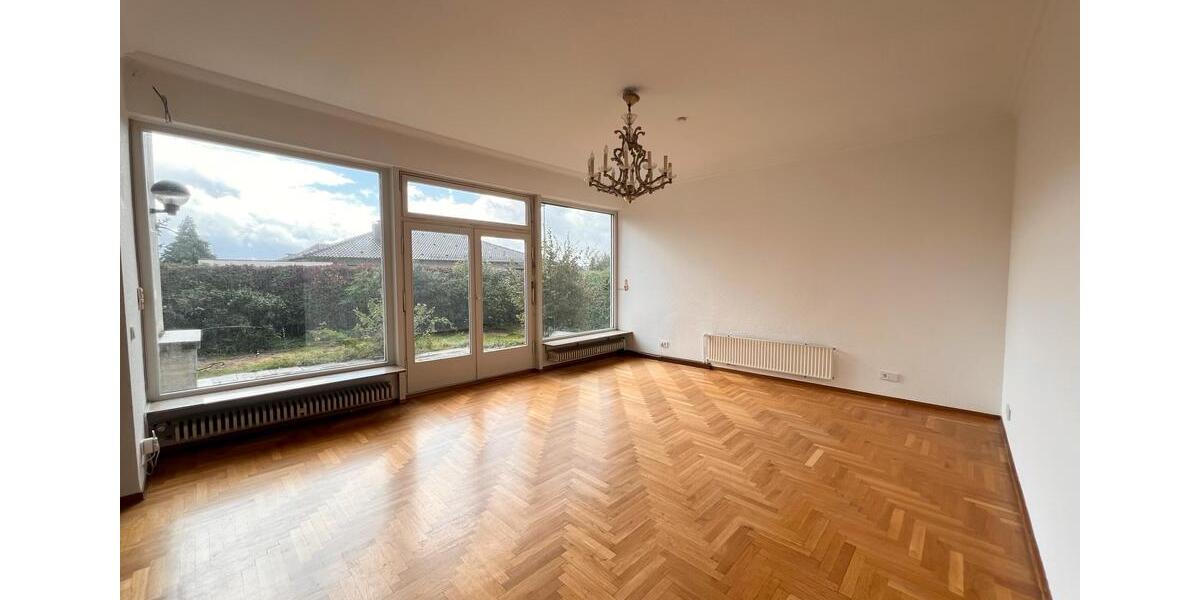 Renovierte helle 135 m² Wohnung mit Altbaucharme. 5 zimmer