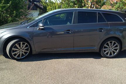 Toyota Avensis 174.686 km 10.200 &euro; Sulzfeld 75056