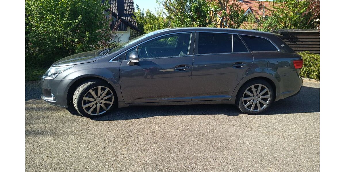 Toyota Avensis 174.686 km 10.700 &euro; Sulzfeld 75056