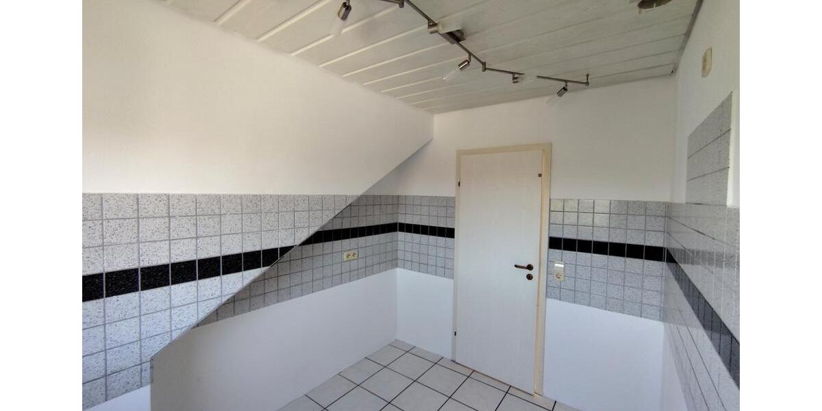 Dachgeschoßwohnung Neuenbürg - 3.5 Zimmer, 85 m&sup2;, 980&euro; | Angebot:26354841