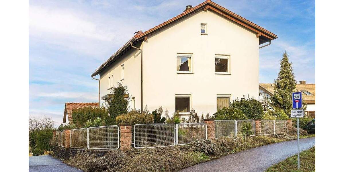 Ein Zuhause mit Zukunft: Großzügiges Zweifamilienhaus mit Charme, Scheune und viel Raum zum Leben 9 zimmer