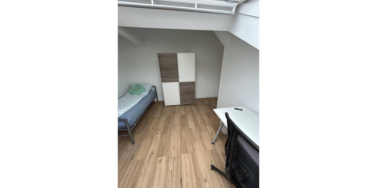 Etagenwohnung Karlsruhe Oststadt - 3 Zimmer, 15 m&sup2;, 450&euro; | Angebot:26791677