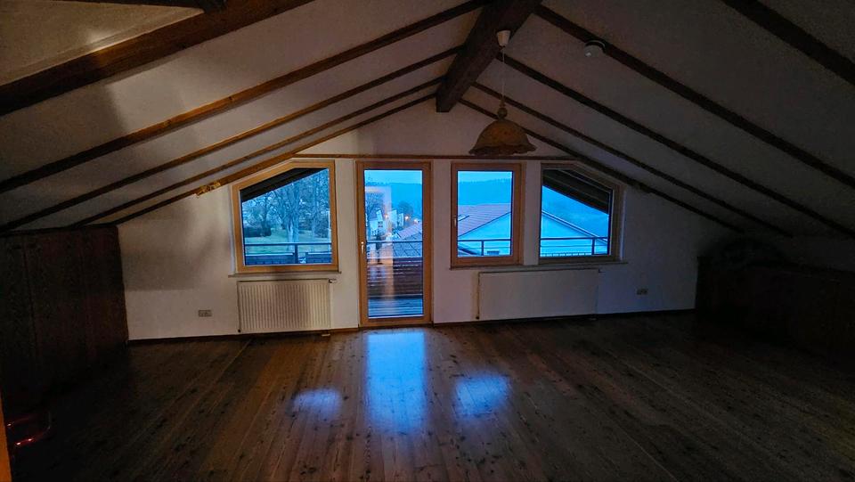 3 Zimmer DG-Wohnung mit EBK & Balkon 3 zimmer