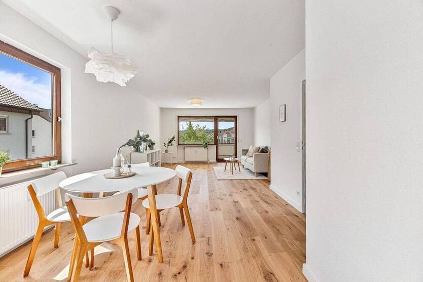 sofort verfügbar: neu renovierte 3 Zimmer mit Südbalkon