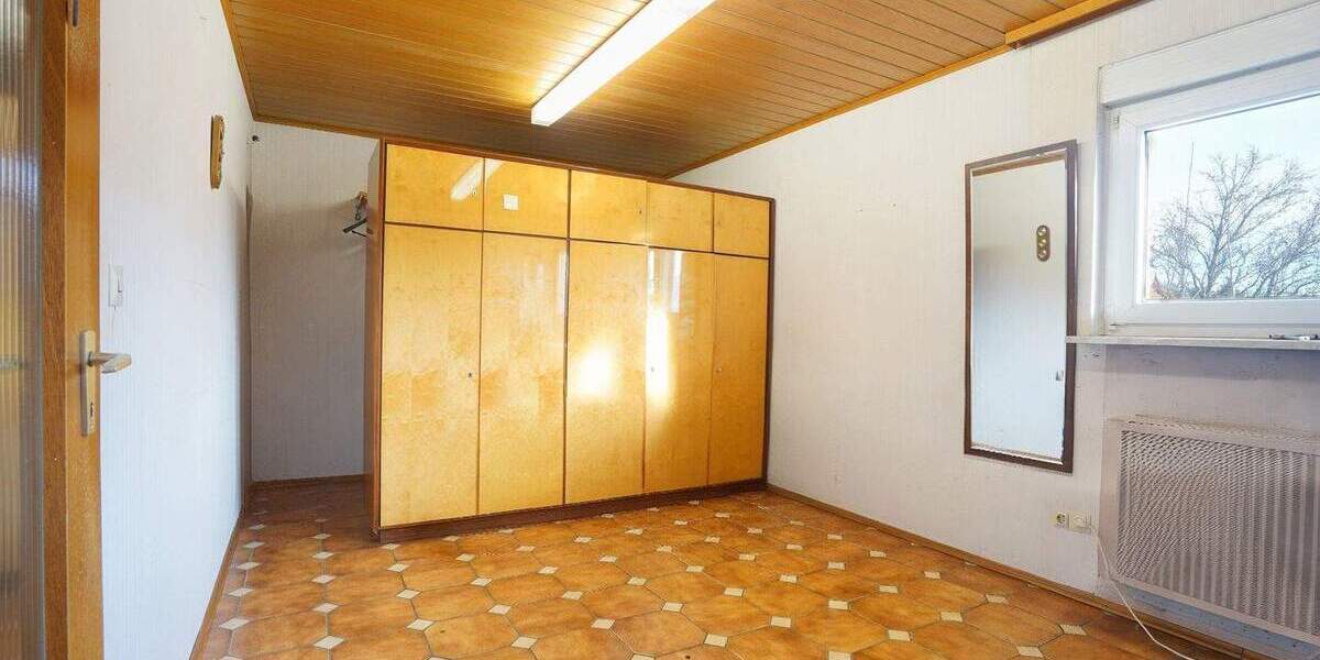 Einfamilienhaus Bretten - 7 Zimmer, 220 m&sup2;, 685.000&euro; | Angebot:25777708