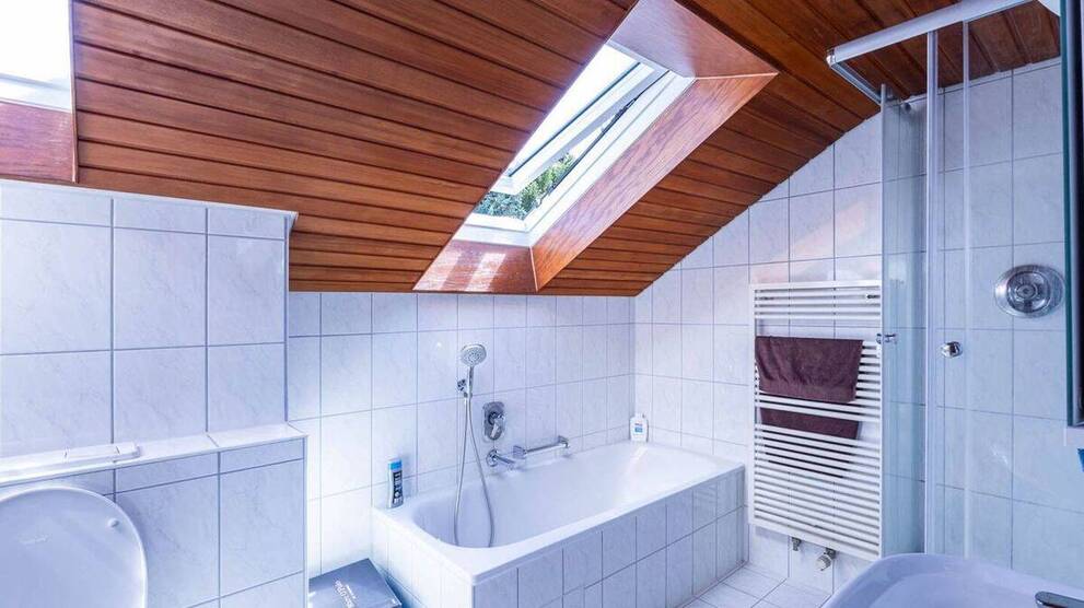 Liebevoll gepflegtes Drei-Parteienhaus in ruhiger Wohnlage 9 zimmer