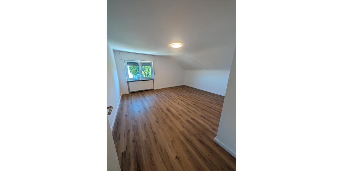 Dachgeschoßwohnung Karlsruhe Wettersbach - 5 Zimmer, 113 m&sup2;, 1.500&euro; | Angebot:26414163
