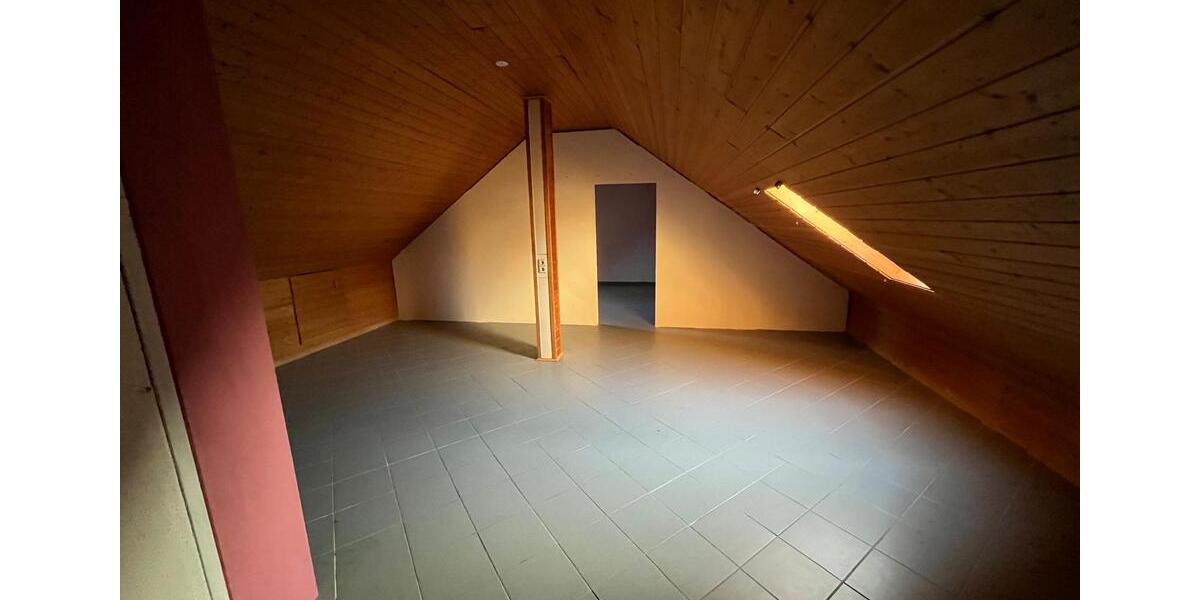 Einfamilienhaus Leonberg - 7 Zimmer, 192 m&sup2;, 2.000&euro; | Angebot:26357981