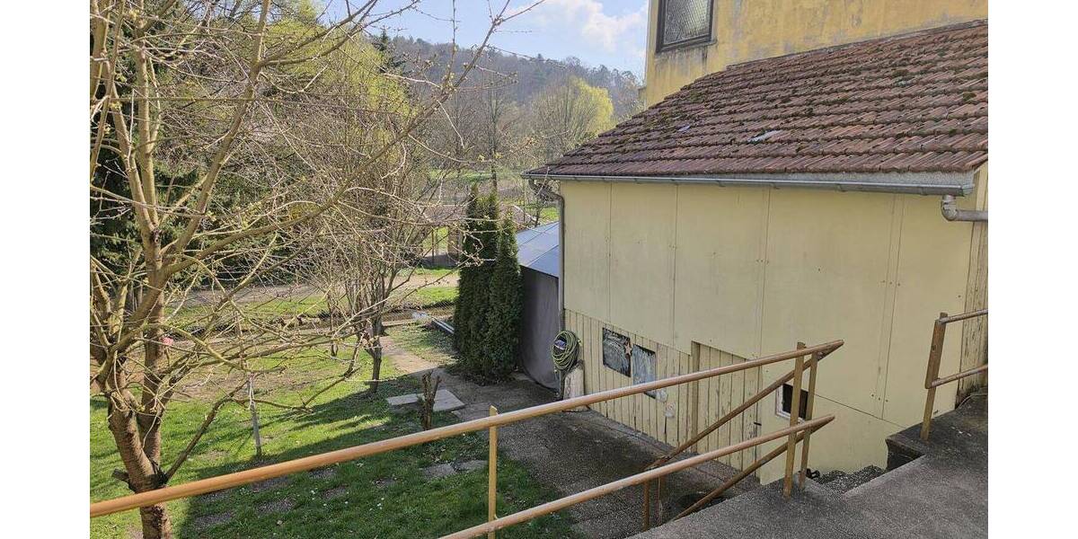 Mehrfamilienhaus, Wohnhaus Pforzheim Eutingen - 6 Zimmer, 180 m&sup2;, 280.000&euro; | Angebot:25999757