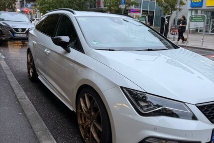 Seat Leon 106.000 km 21.500 € Stuttgart 70499