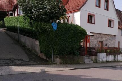 zwei zimmer 1OG ,küche , Bad 2 zimmer