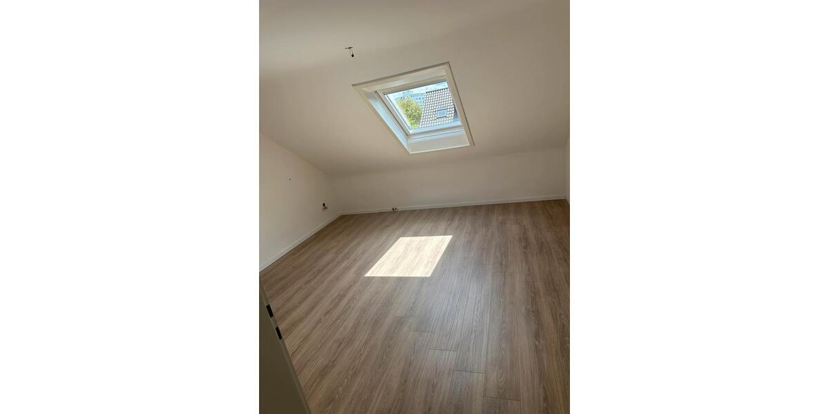 Dachgeschoßwohnung Leonberg - 2 Zimmer, 65 m&sup2;, 800&euro; | Angebot:26673967