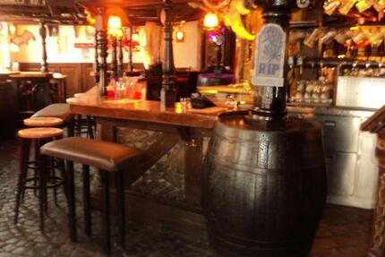 Verpachte TOLLES RUSTIKALES BIERLOKAL in Pforzheim ( ehemals Pflaumenbaum ! ) zimmer