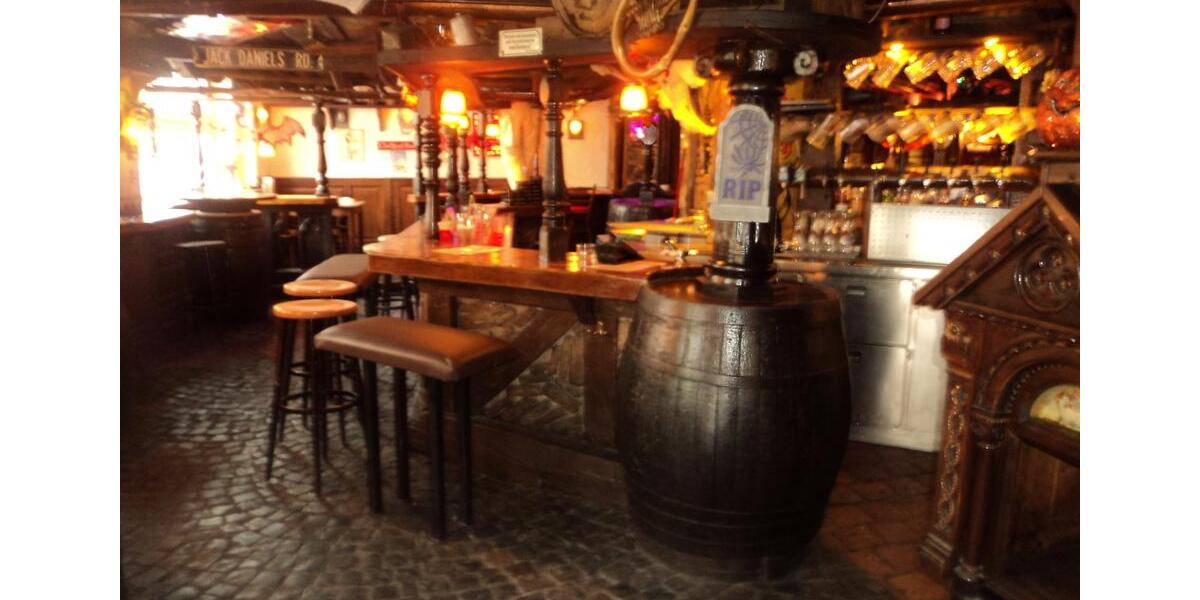 Verpachte TOLLES RUSTIKALES BIERLOKAL in Pforzheim ( ehemals Pflaumenbaum ! ) zimmer