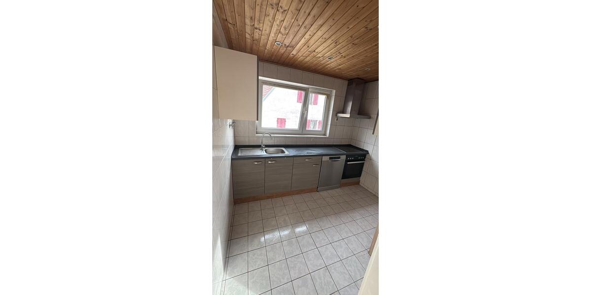 Etagenwohnung Sachsenheim - 3 Zimmer, 75 m&sup2;, 1.200&euro; | Angebot:25612985