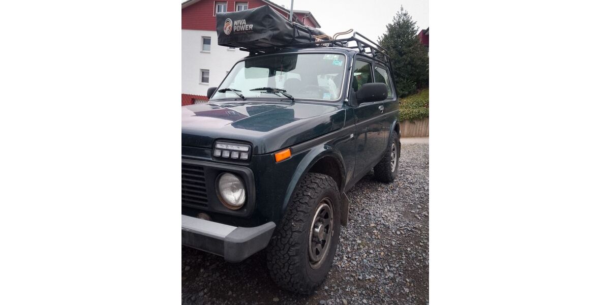 Lada Niva 99.500 km 11.400 &euro; Karlsbad 76307