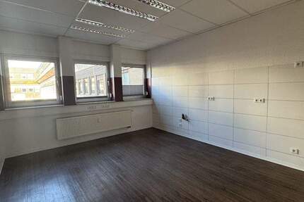 Gewerbeobjekt Karlsruhe - Innenstadt Kern Neureut - 3.703&euro; | Angebot:25682183