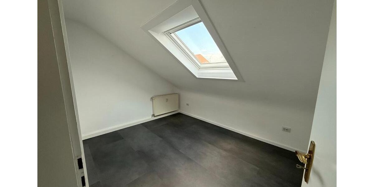 Dachgeschoßwohnung Walzbachtal - 2.5 Zimmer, 70 m&sup2;, 700&euro; | Angebot:26086197