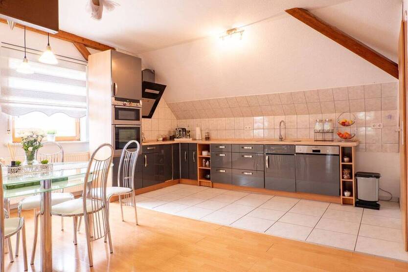 Großzügige Dachgeschoßwohnung in ruhiger Lage