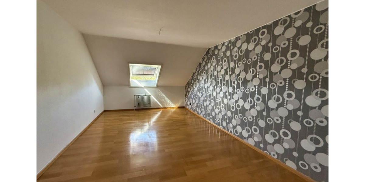 Dachgeschoßwohnung Karlsruhe Hagsfeld - 5 Zimmer, 145 m&sup2;, 519.000&euro; | Angebot:25103056