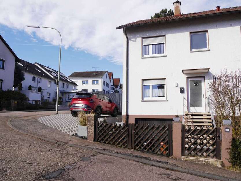 Haus zum Kaufen in Pforzheim 380.000 € 100 m²