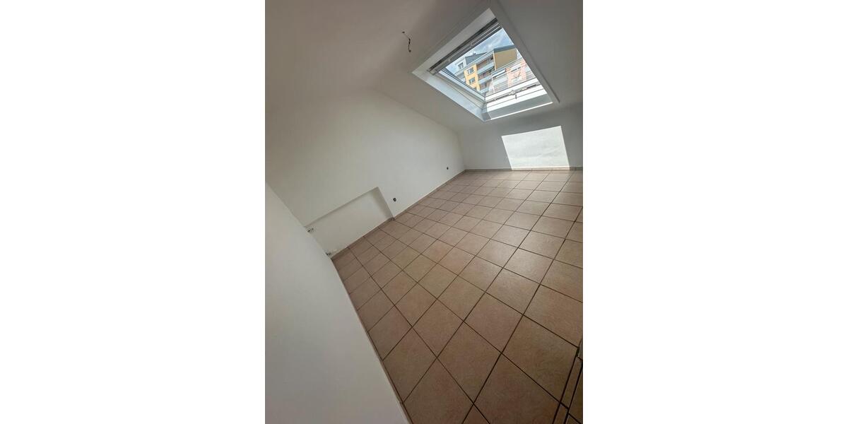 Dachgeschoßwohnung Leonberg - 2 Zimmer, 65 m&sup2;, 800&euro; | Angebot:26673967