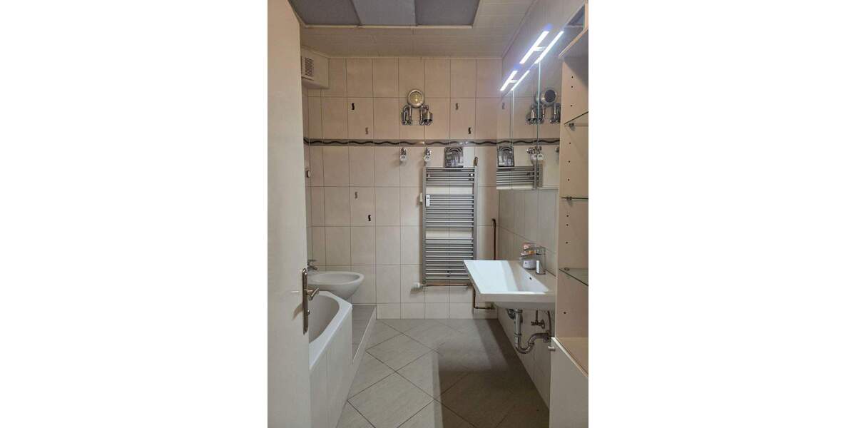 Etagenwohnung Pforzheim Oststadt - 4 Zimmer, 170 m&sup2;, 1.700&euro; | Angebot:25708064