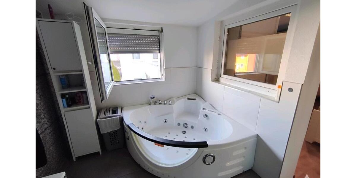 Exklusives Wohnerlebnis: ca.130qm Wohnung + Büro + XL Keller 3.5 zimmer