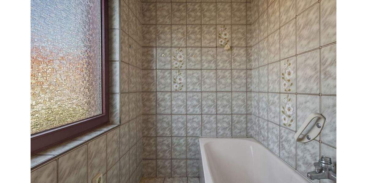 Mehrfamilienhaus, Wohnhaus Karlsbad / Auerbach Auerbach - 6 Zimmer, 153 m&sup2;, 195.000&euro; | Angebot:25425143