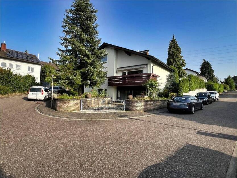 Großzügiges Einfamilienhaus mit Potenzial in ruhiger Lage